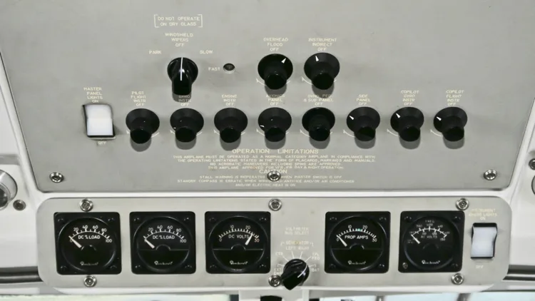 Cockpit and instrument panel of a 1990 Beechcraft King Air C90A.