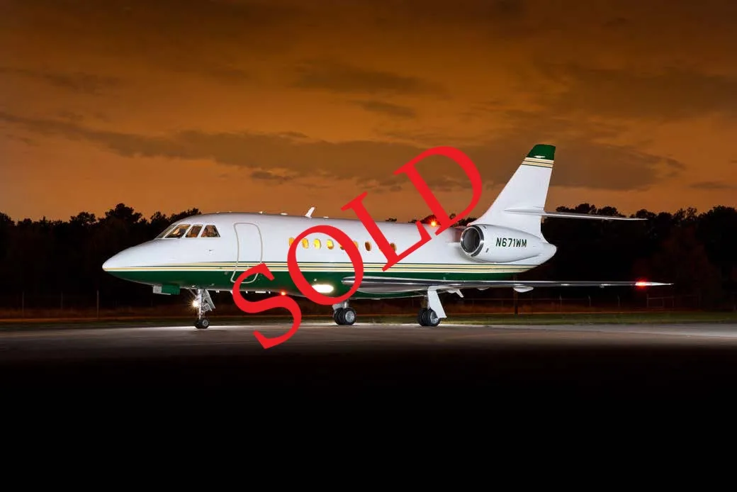 Avionics suite of a 2002 Dassault Falcon 2000.