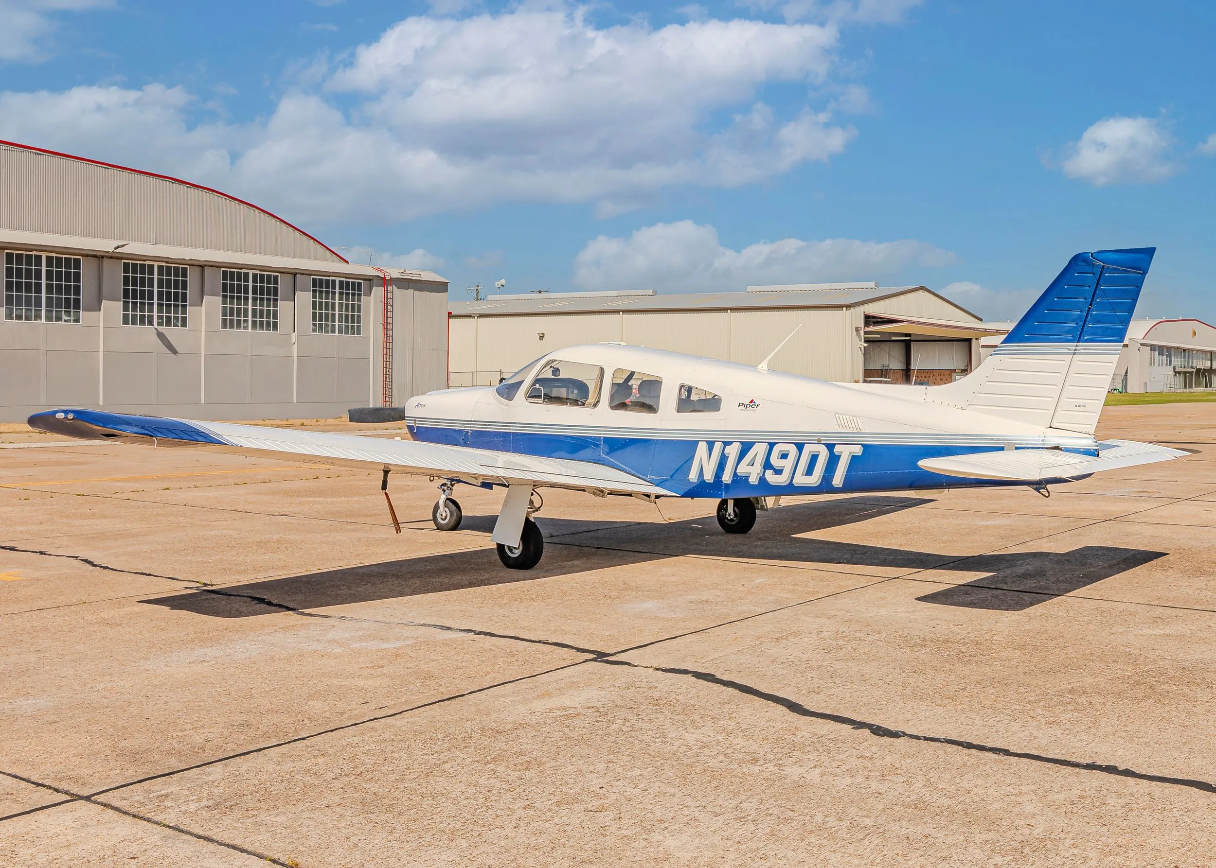 Exterior view of a 2005 Piper Arrow III, N149DT.
