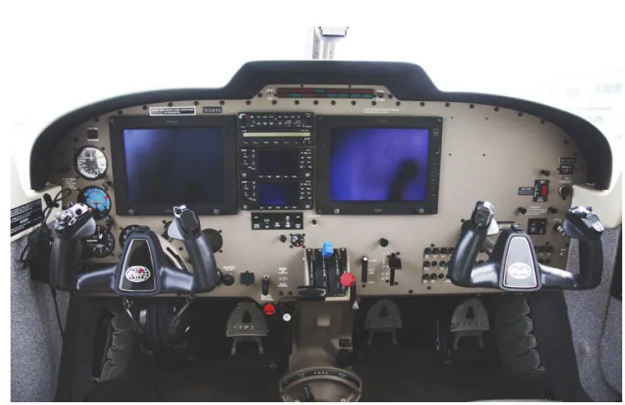 Cockpit and instrument panel of a 2006 Piper Turbo Saratoga II TC.