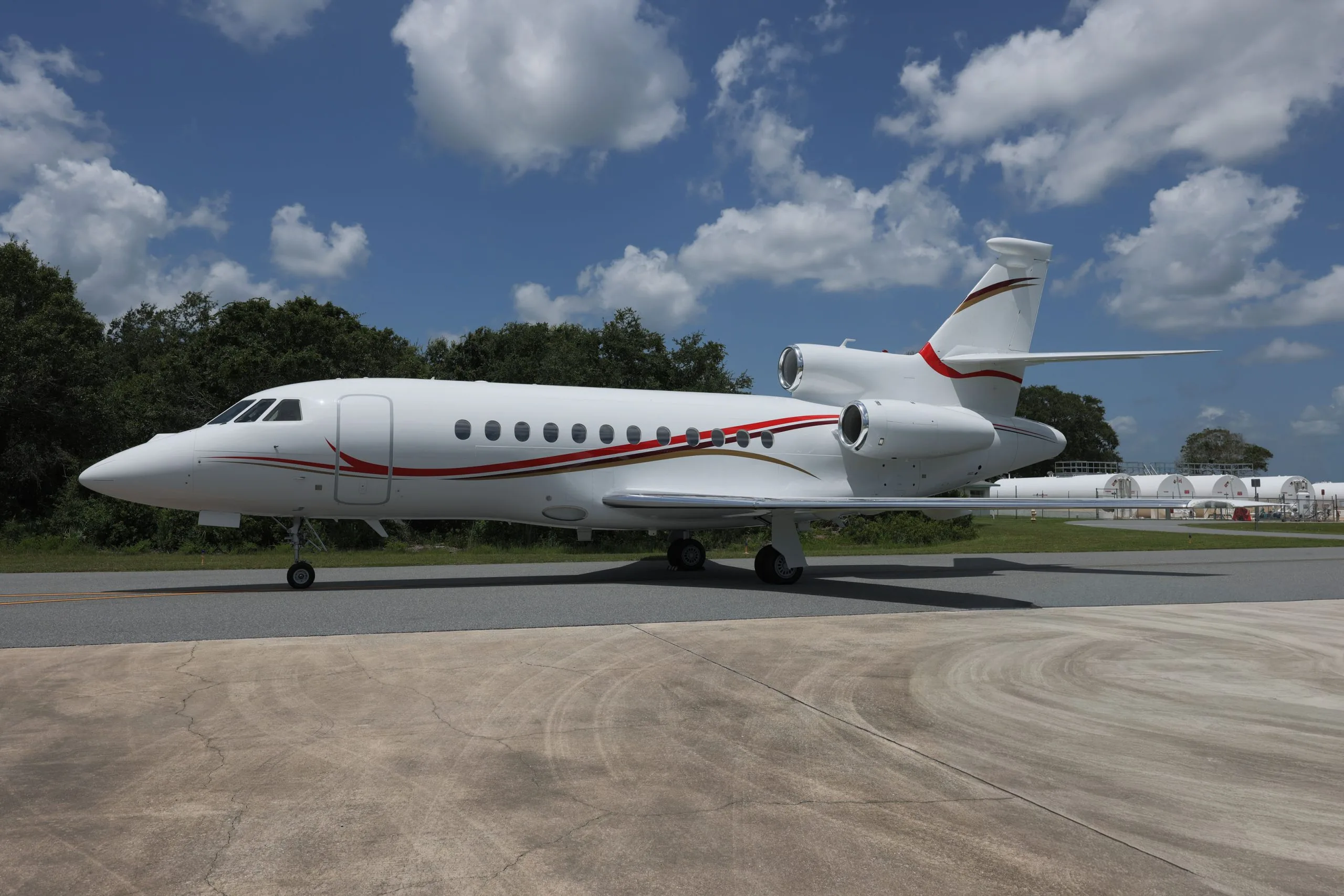Exterior view of a Dassault FALCON 900EX EASy, N900WK.