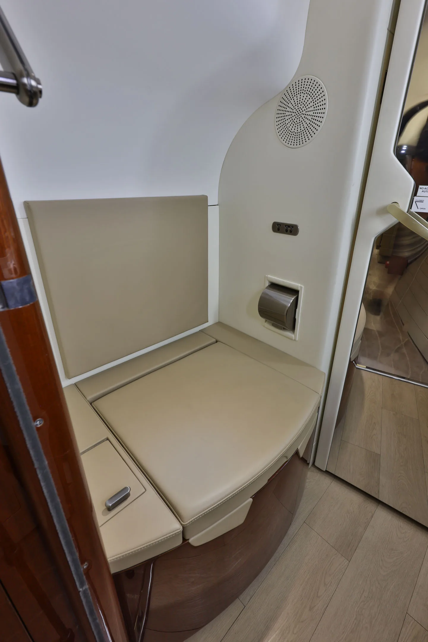 Cabin interior of a Dassault FALCON 900EX EASy.