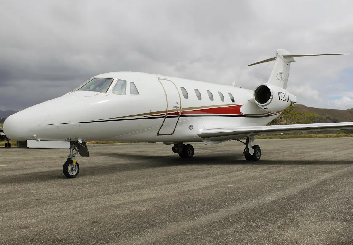 Exterior view of a 1997 Cessna Citation VII 650-7074 –.