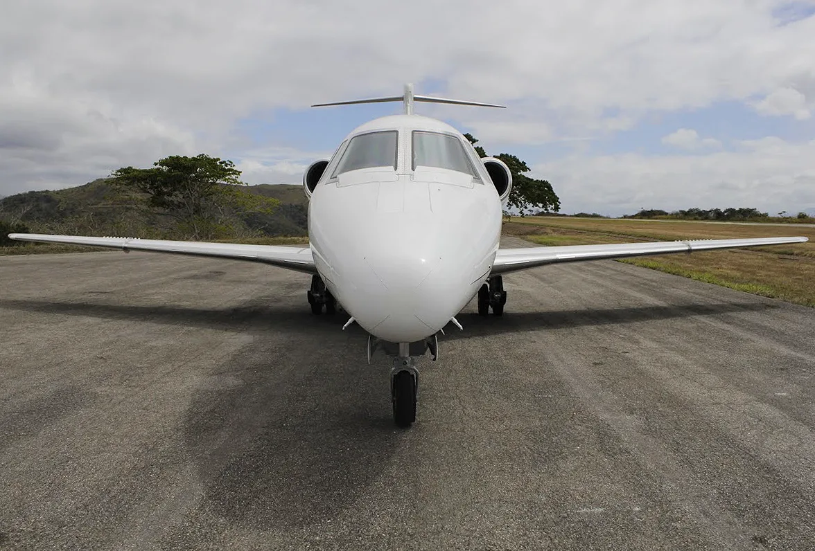 Exterior view of a 1997 Cessna Citation VII 650-7074 –.