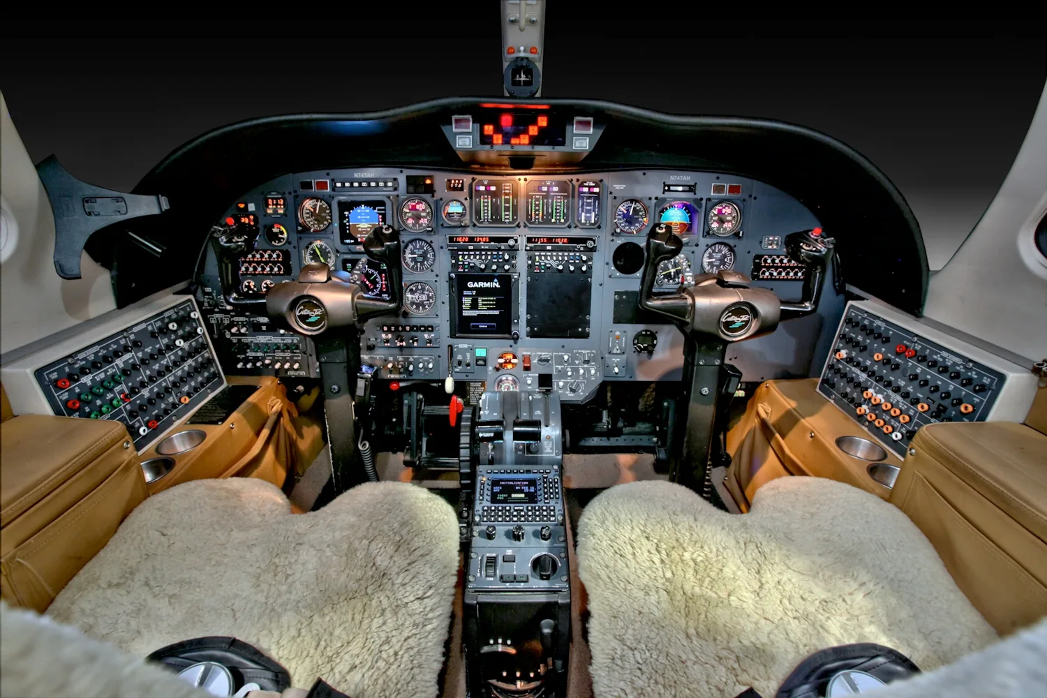 Cockpit and instrument panel of a 1999 Cessna citationjet sn 525 0304.
