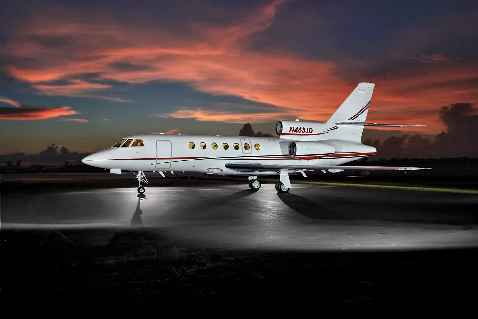 Cabin interior of a 1999 Dassault falcon 50ex 0281.