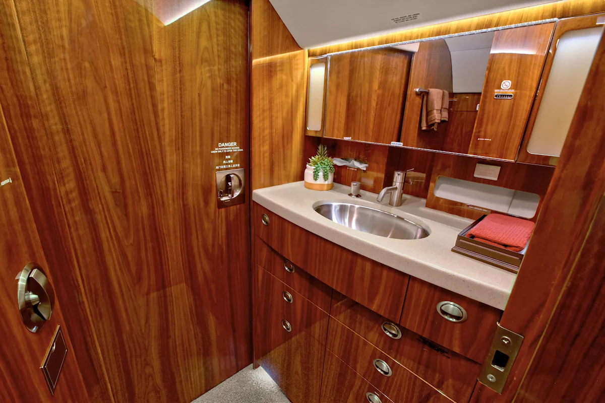 Cabin interior of a 1999 Gulfstream G-V.