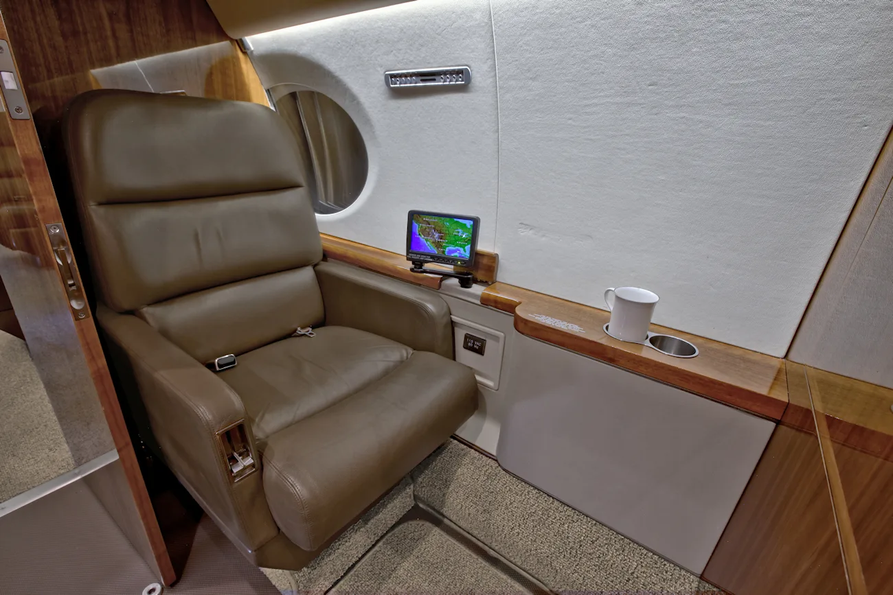 Cabin interior of a 1999 Gulfstream G-V.