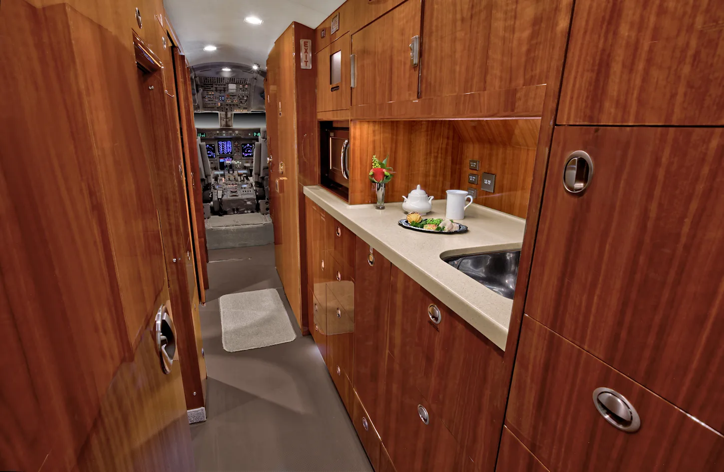 Cabin interior of a 1999 Gulfstream G-V.