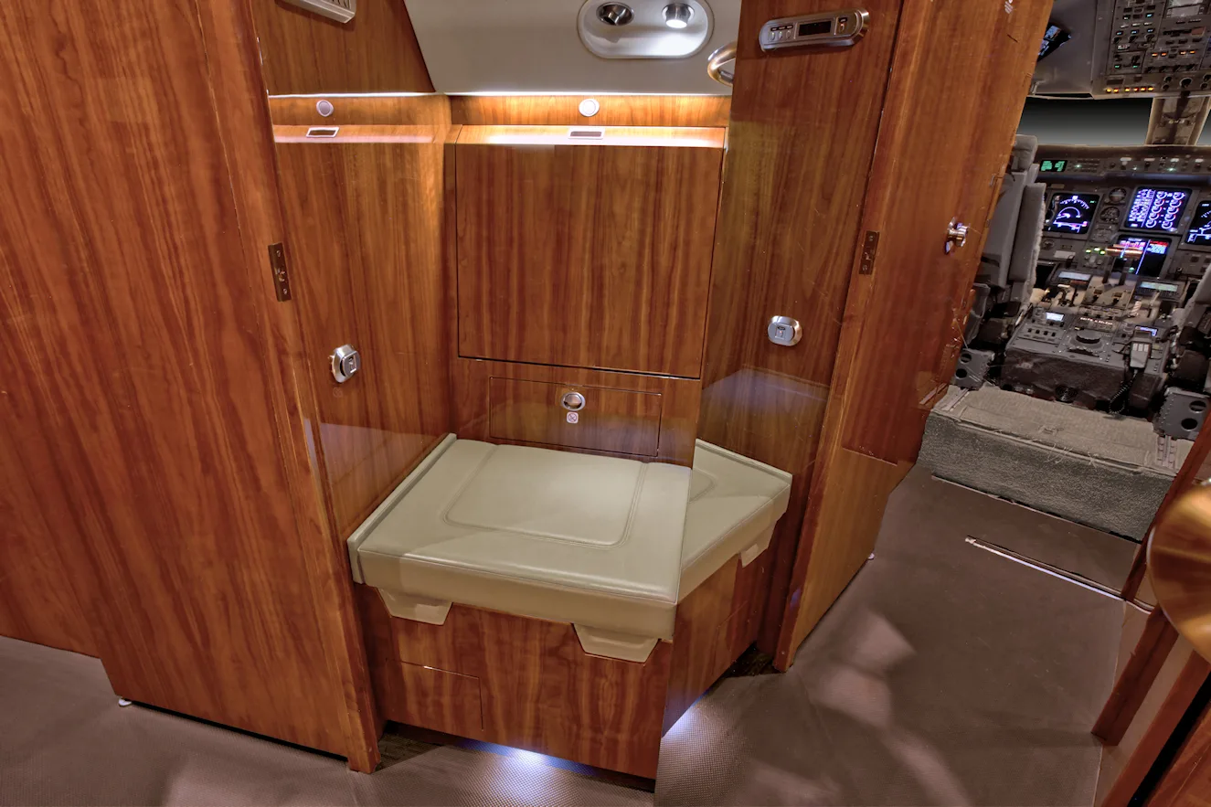 Cabin interior of a 1999 Gulfstream G-V.