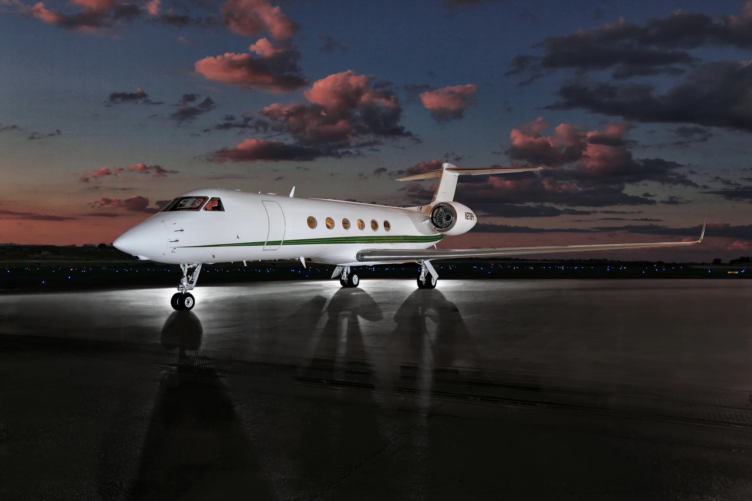 Exterior view of a 2001 Gulfstream G-V, N287PH.