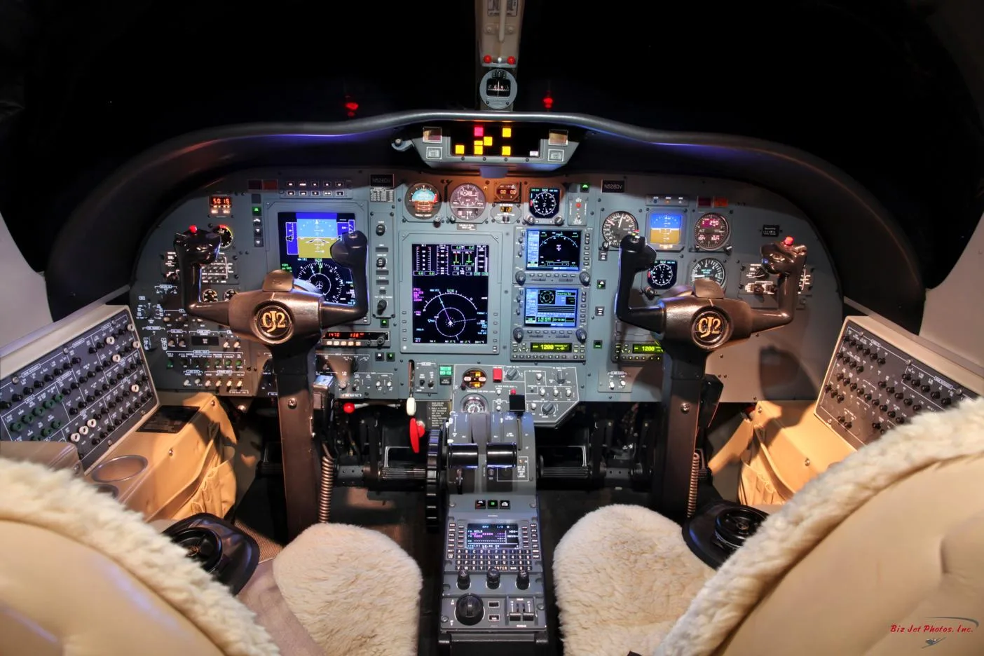 Cockpit and instrument panel of a 2005 Cessna citation cj2 sn 525a 0226.