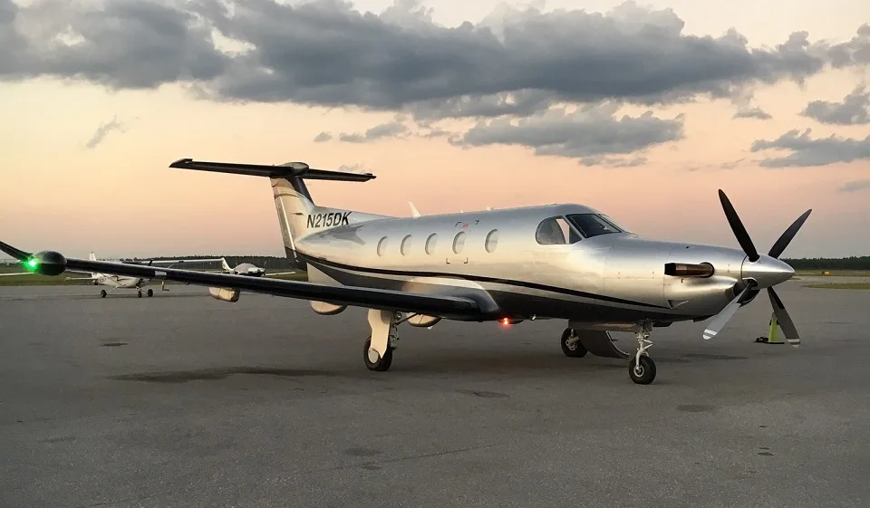 Exterior view of a 2008 Pilatus PC-12/47 865 N215DK –, N215DK.