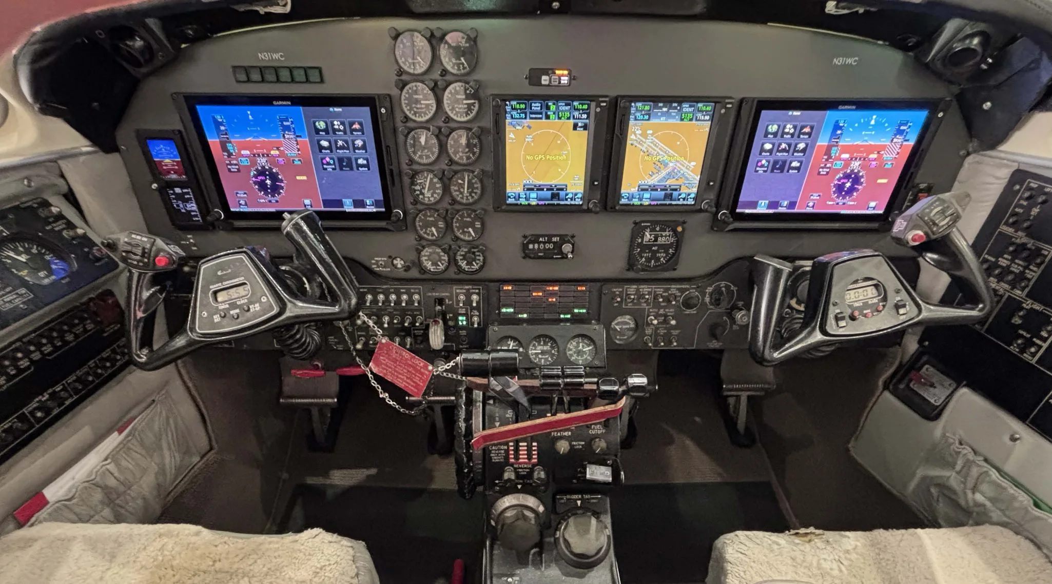 Cockpit and instrument panel of a 1979 Beechcraft King Air 200.