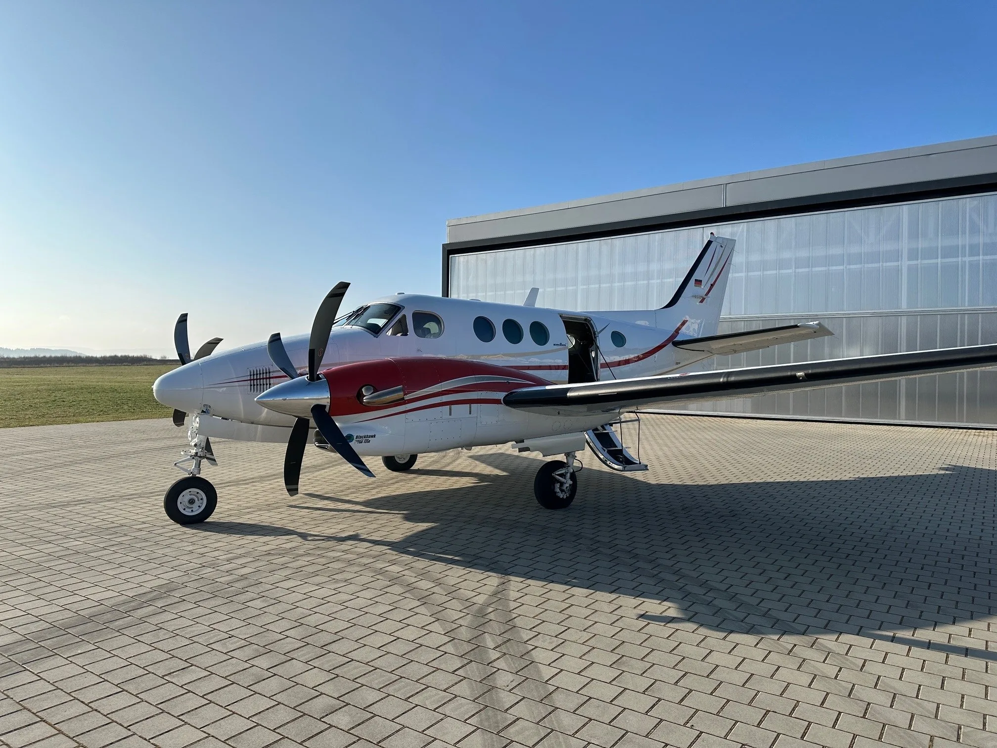 Marketing image of a 1989 Beechcraft King Air C90A.
