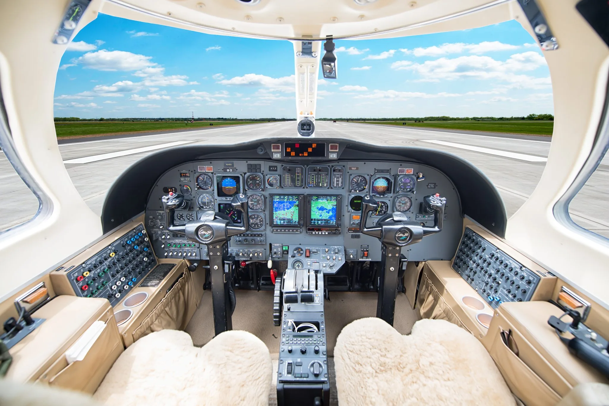 Cockpit and instrument panel of a 1998 Cessna Citation 525 CJ.