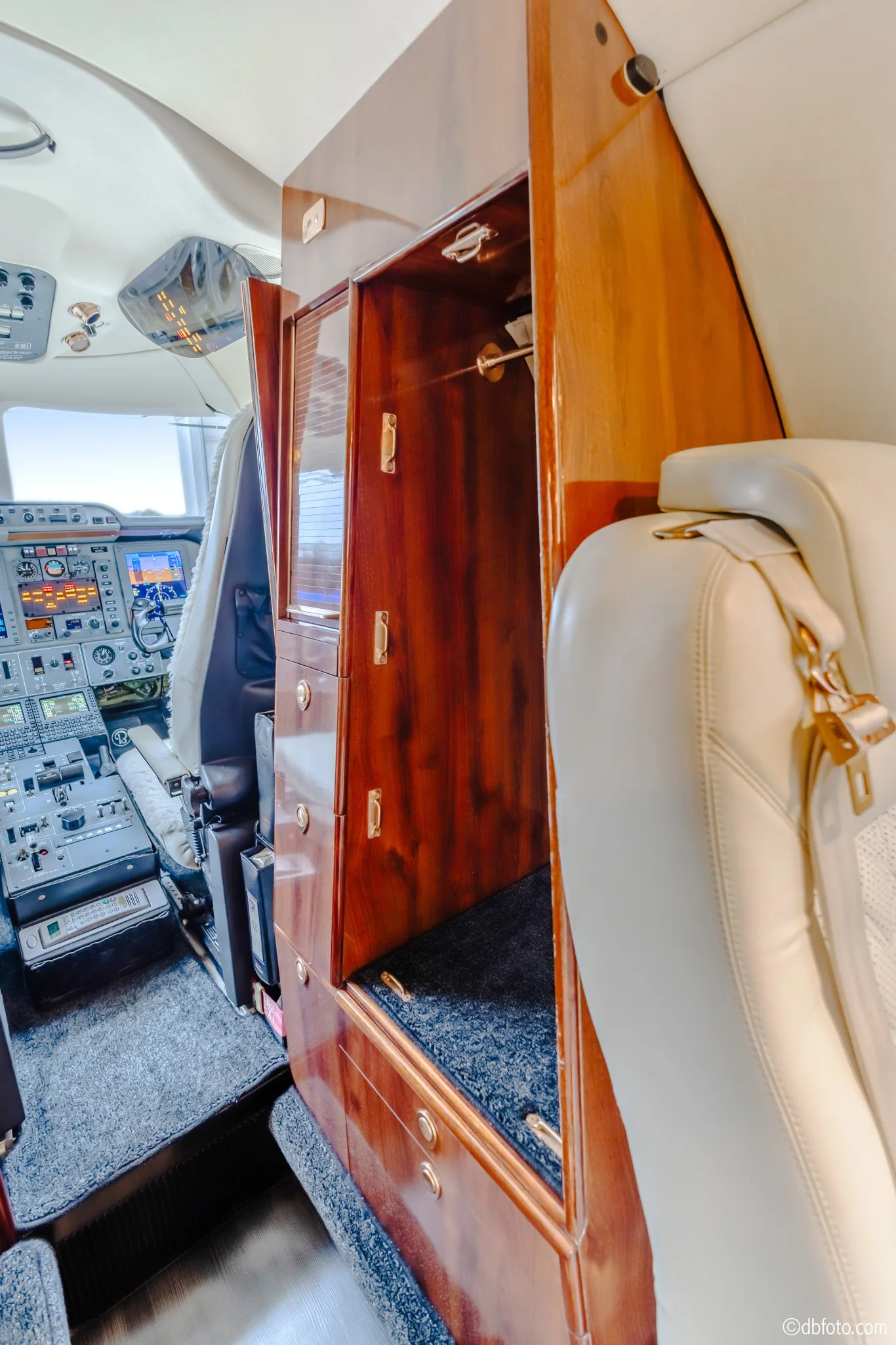 Cabin interior of a 2006 Beechcraft Premier IA.