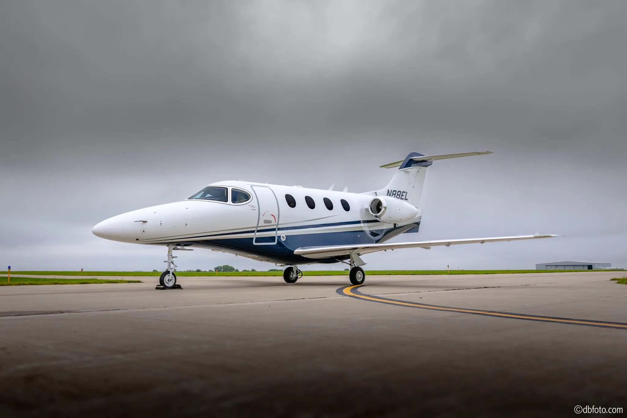 Exterior view of a 2006 Beechcraft Premier IA, N88EL.