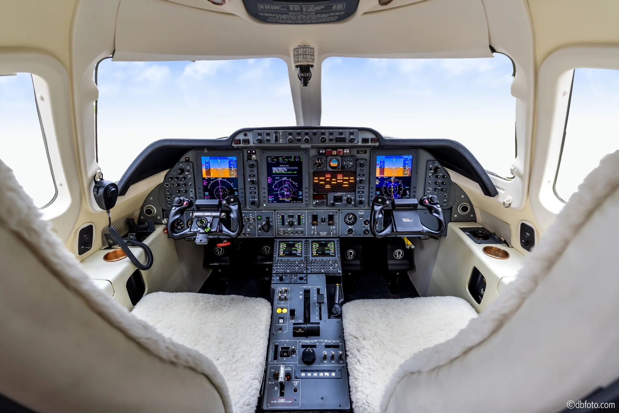 Cockpit and instrument panel of a 2006 Beechcraft Premier IA.