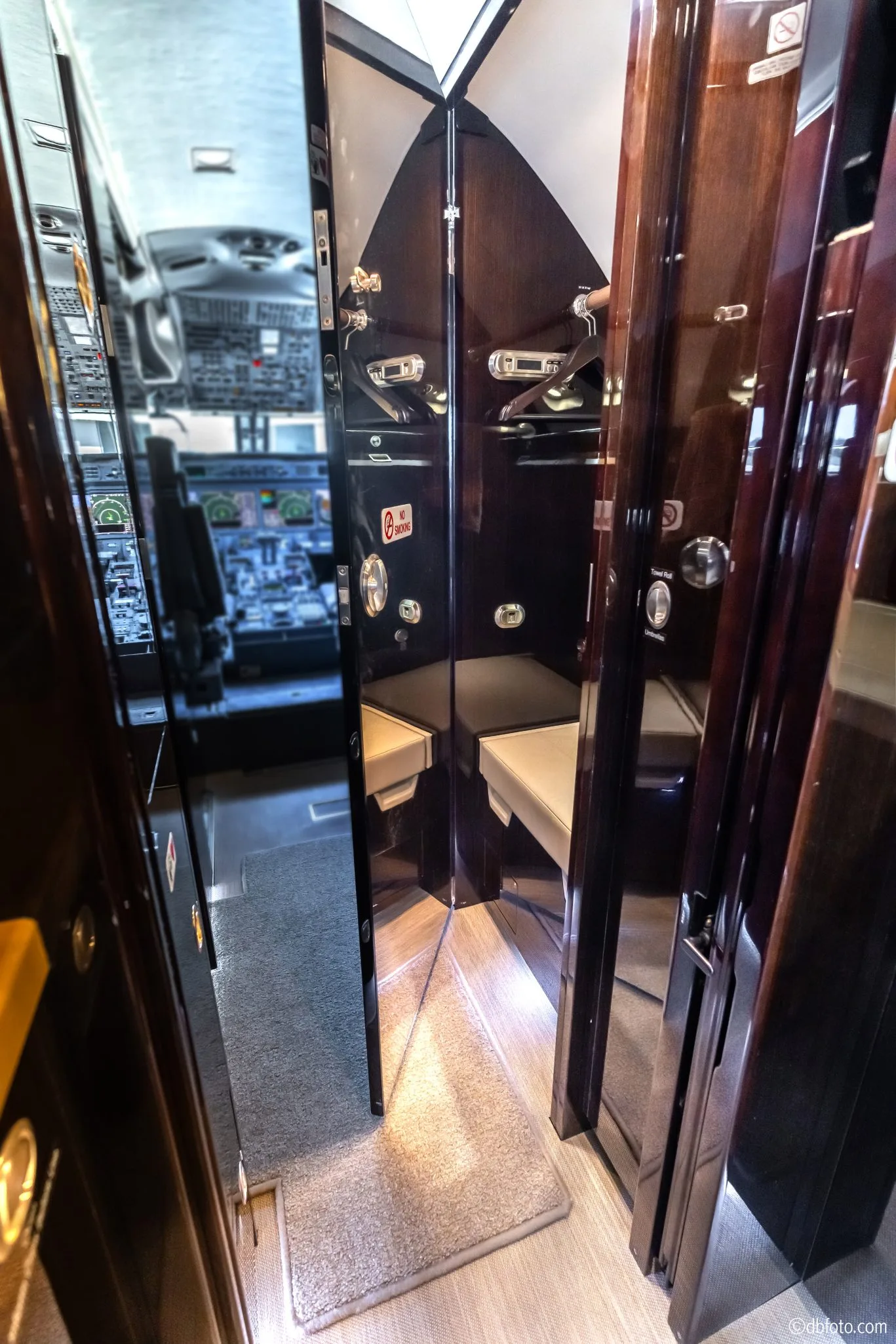 Cabin interior of a 2009 Gulfstream G450.