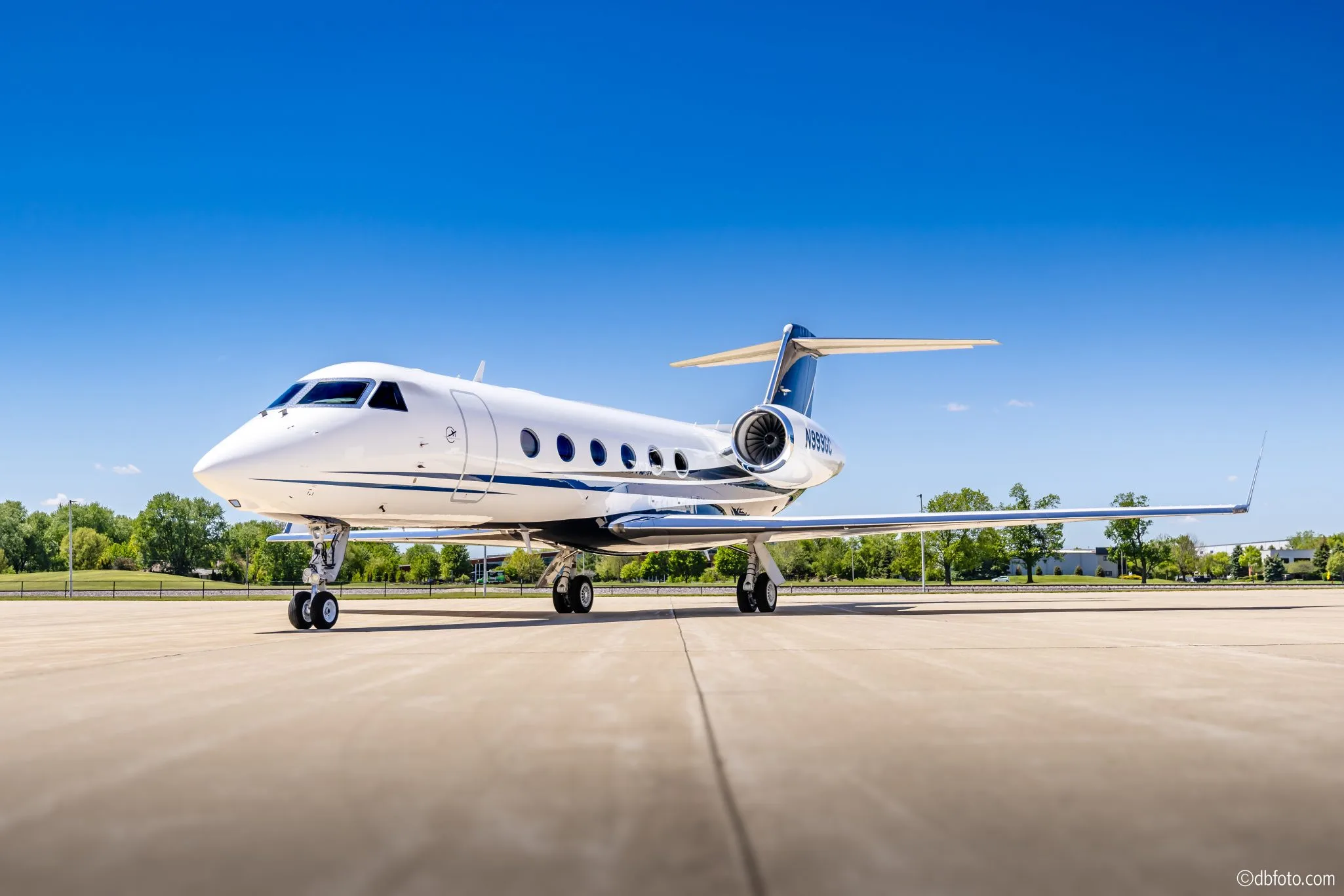 Marketing image of a 2009 Gulfstream G450.