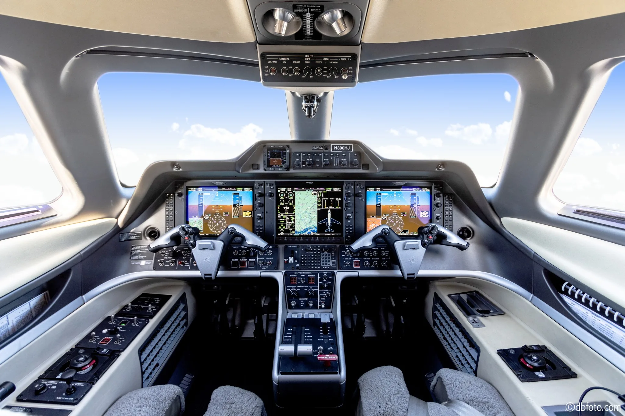 2014 Phenom 300 SN 50500204
