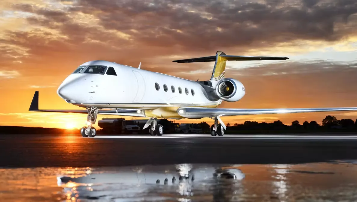 Exterior view of a 1999 Gulfstream GV.
