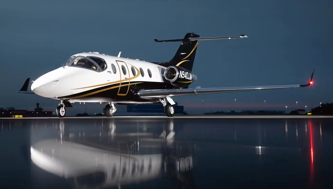 Exterior view of a 2006 Hawker 400XP.