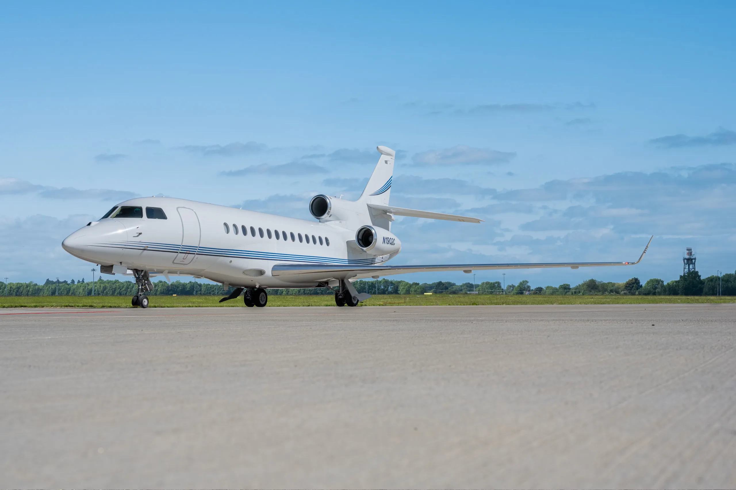 Exterior view of a 2009 Dassault Falcon 7X.