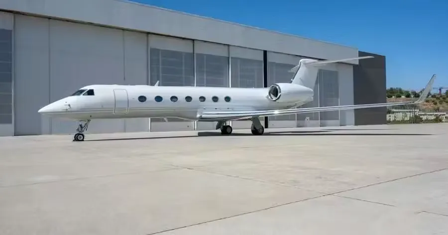 Exterior view of a 2011 Gulfstream G550.