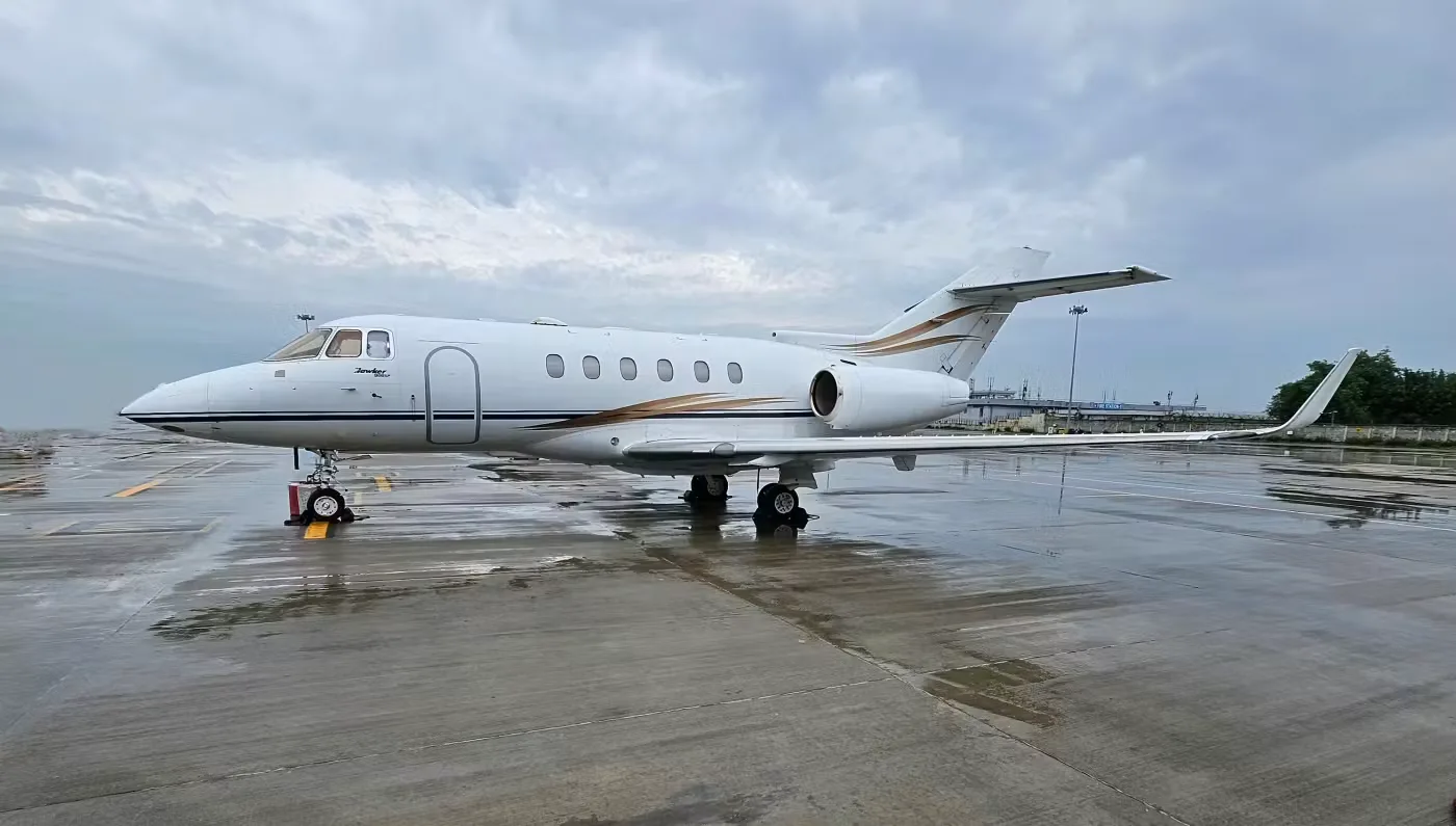 Exterior view of a 2011 Hawker 900XP.