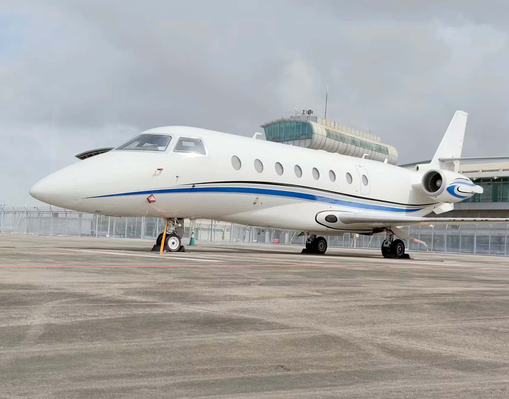 Exterior view of a 2007 Gulfstream G200.