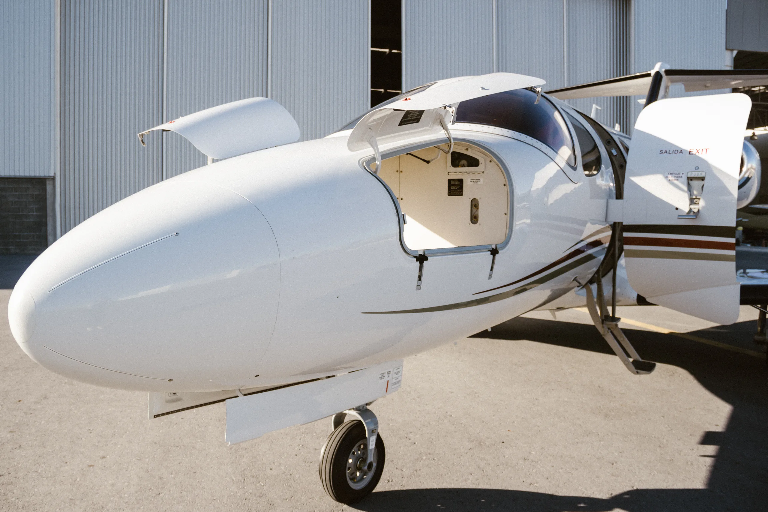 Exterior view of a Cessna Citation Mustang, N62FJ.