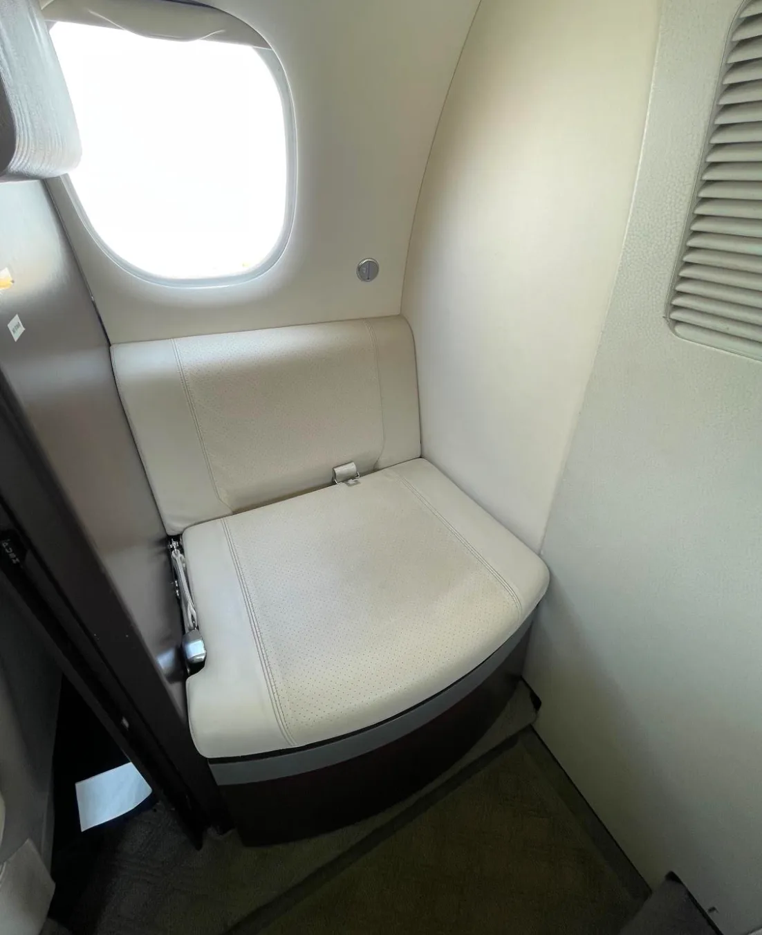 Cabin interior of a Embraer Phenom 100.