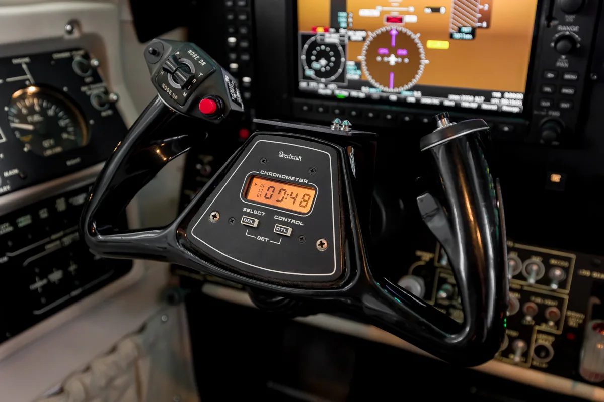 Cockpit and instrument panel of a 2001 Beechcraft King Air 350.