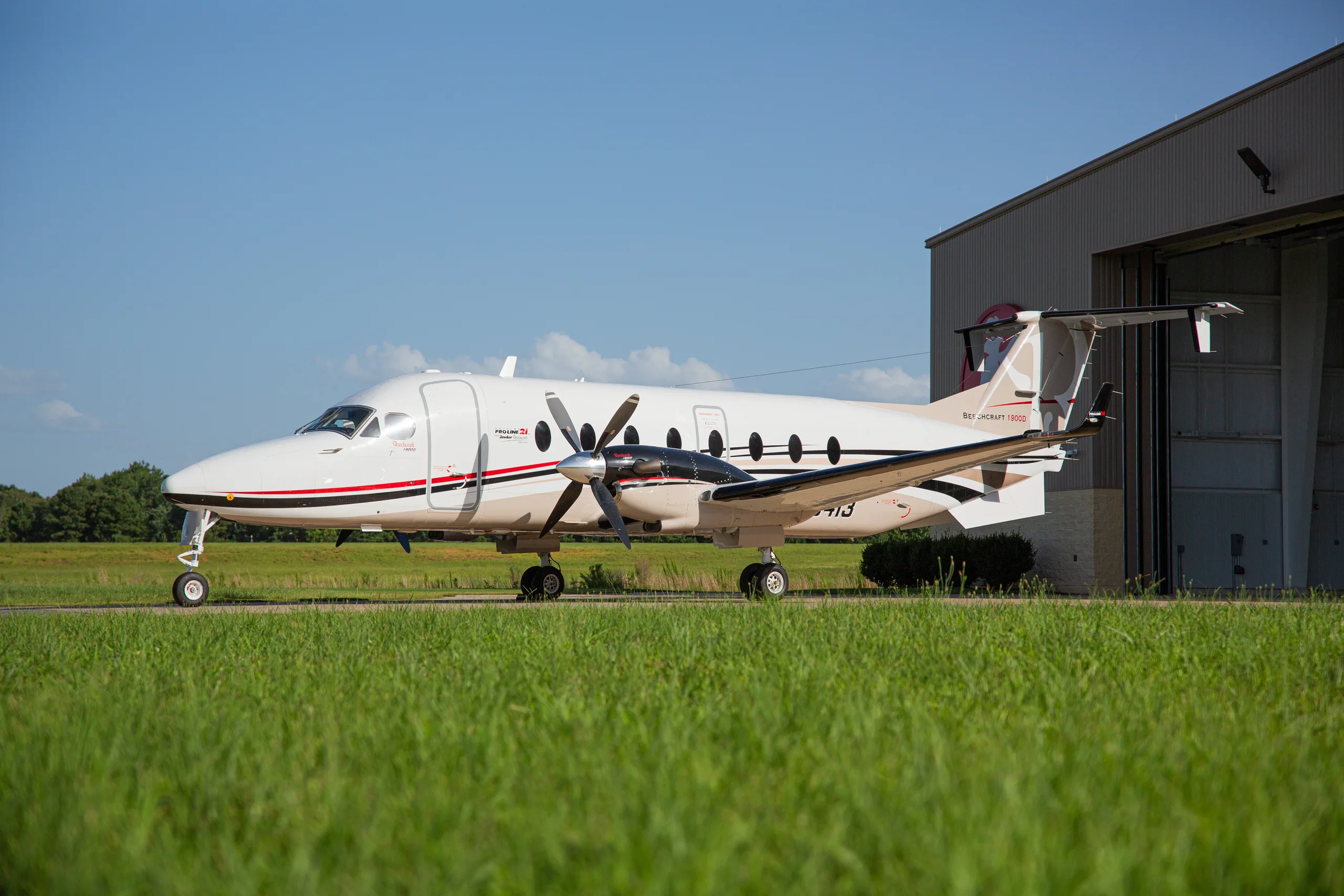 Exterior view of a Beechcraft 1900D, N83413.