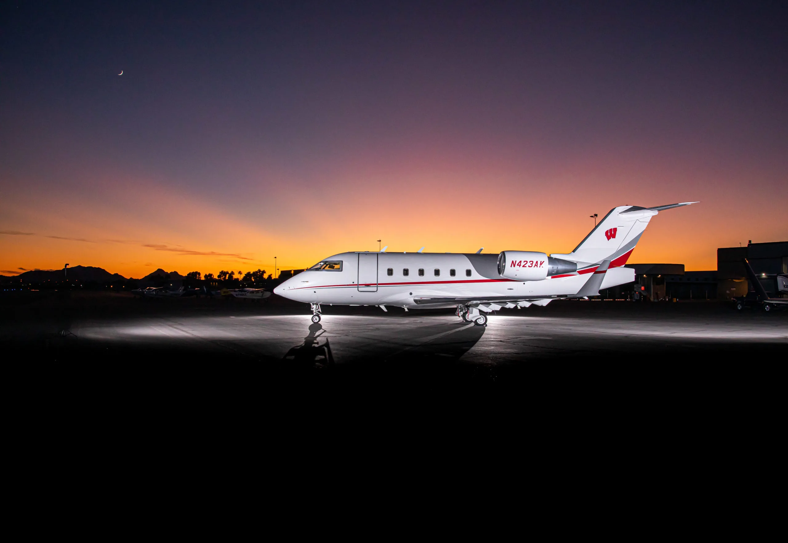 Exterior view of a Bombardier Challenger 601-3A/ER, N423AK.