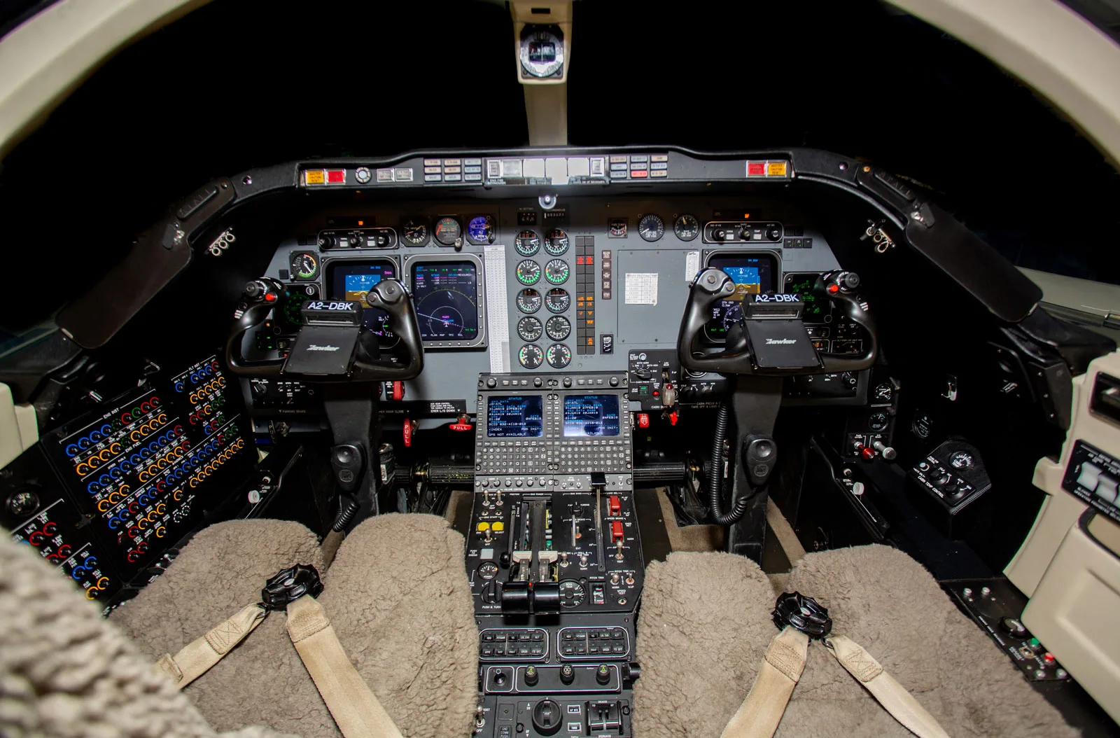 Cockpit and instrument panel of a Hawker 400XP.