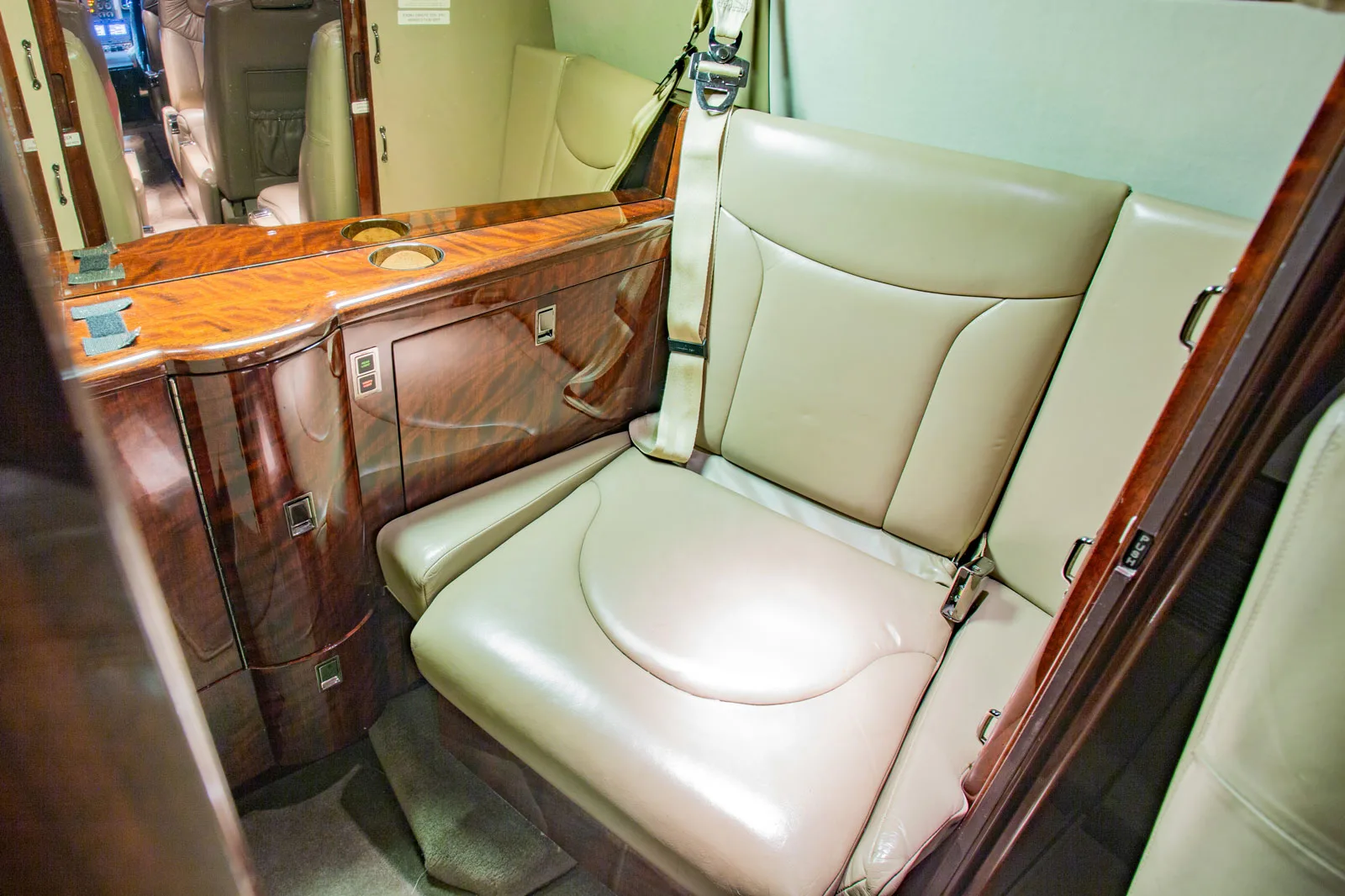 Cabin interior of a Hawker 400XP.