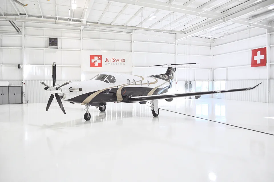 Exterior view of a 2006 Pilatus PC-12/47 – SN752.