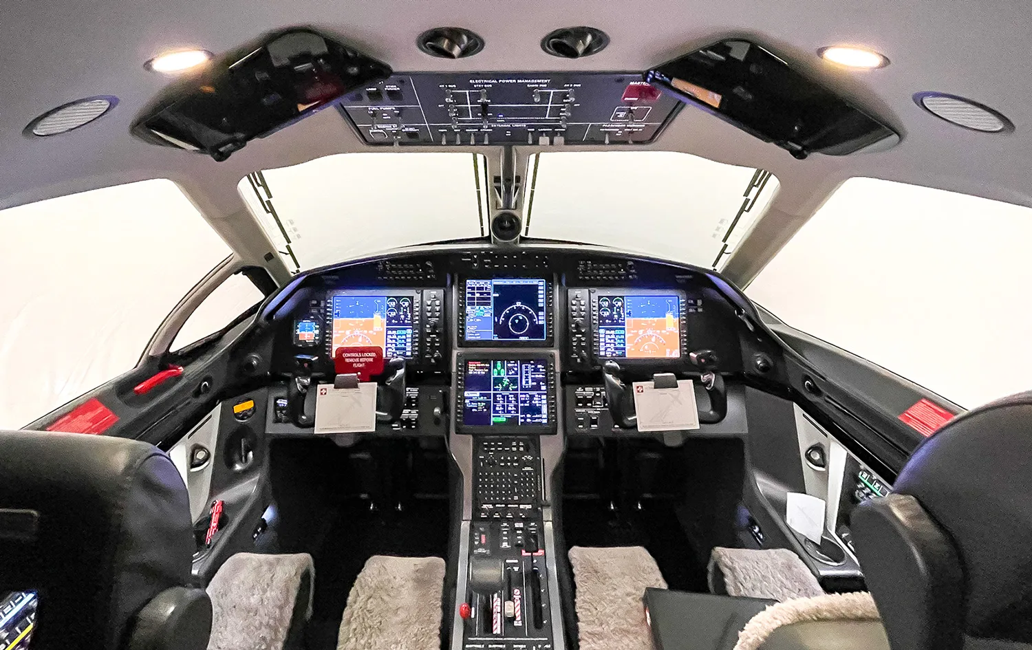 Cockpit and instrument panel of a 2008 Pilatus PC-12 NG – SN1050.