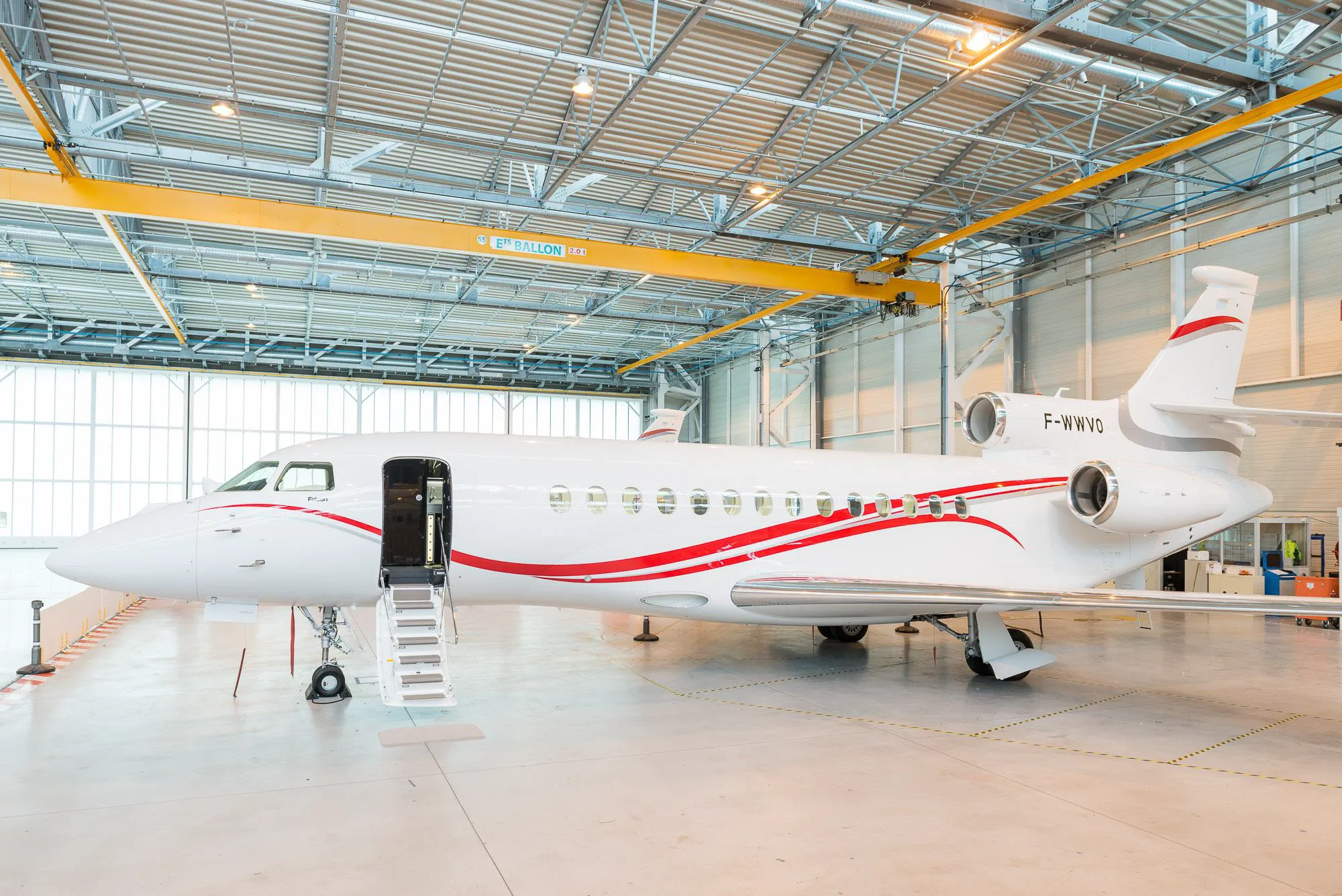 Exterior view of a 2015 Dassault falcon 7x.