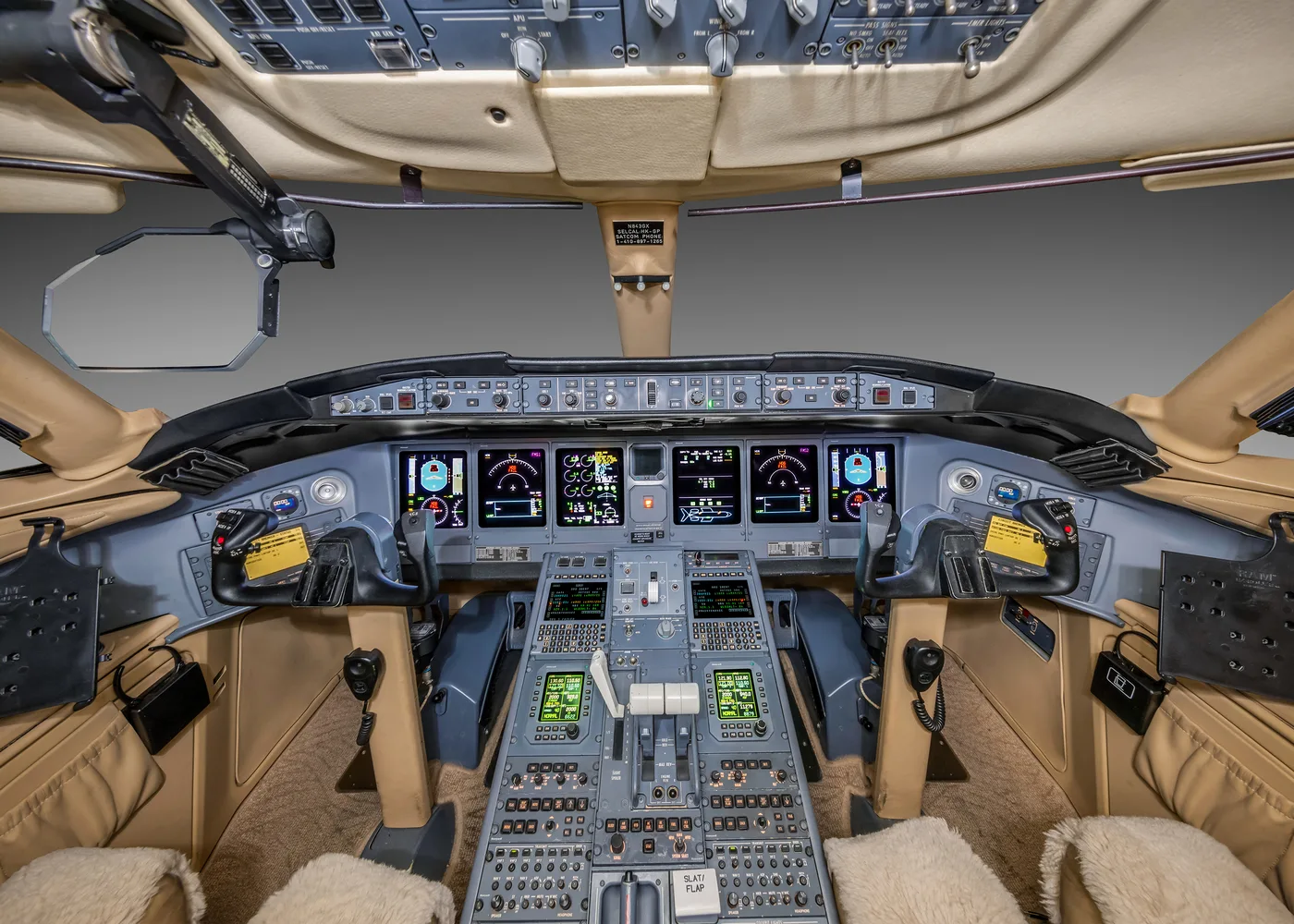 Cockpit and instrument panel of a Bombardier global express 2.