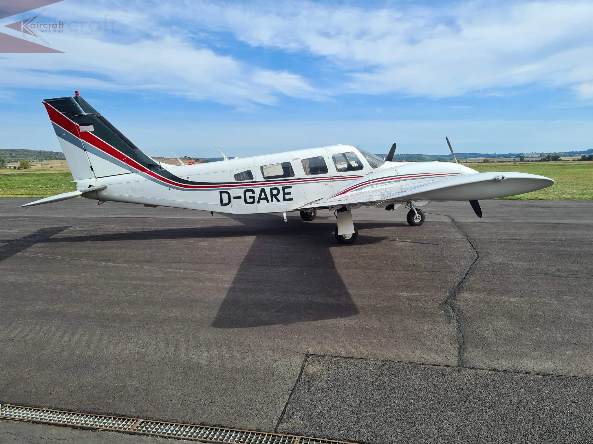 Exterior view of a 1978 Piper pa 34 200t seneca ii 492.