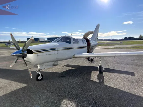 Exterior view of a 1978 Piper pa 34 200t seneca ii 492.