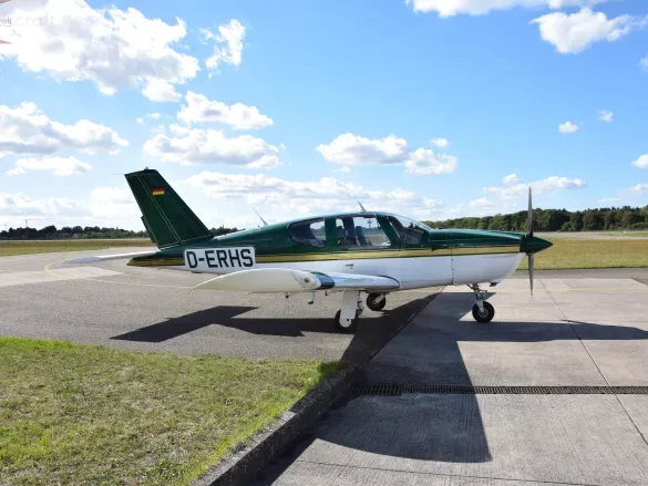 Exterior view of a 1978 Piper pa 34 200t seneca ii 492.