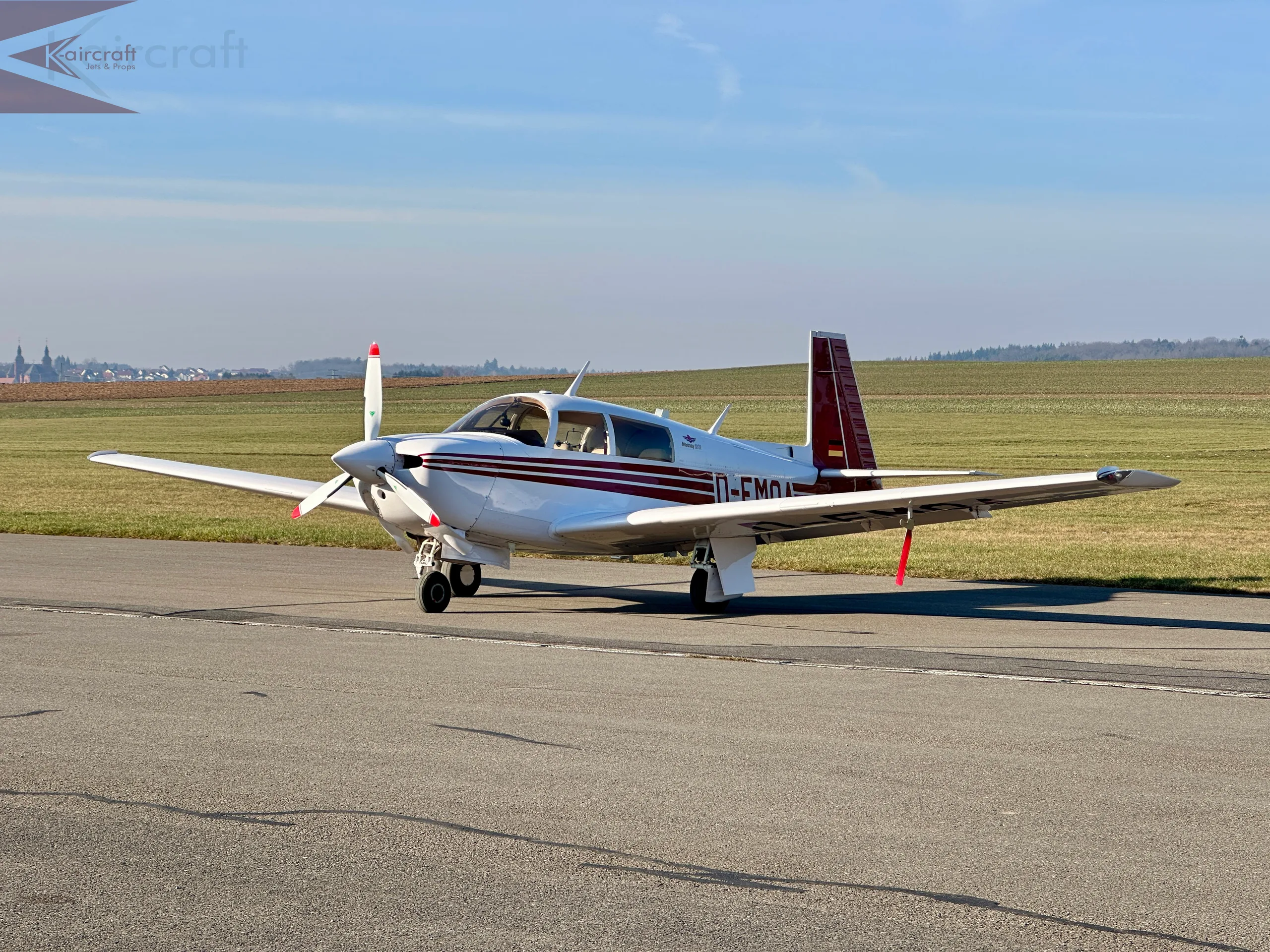 Exterior view of a 1988 Mooney m20j 201 408.
