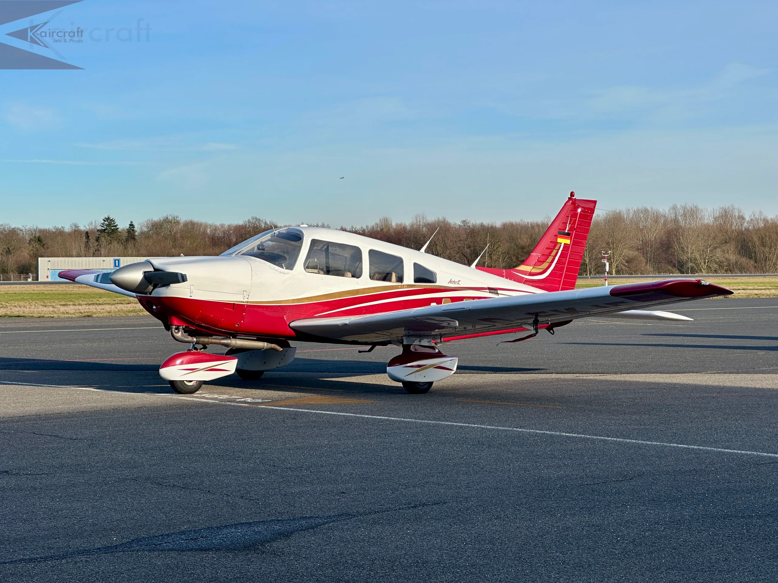 Exterior view of a 1988 Piper pa 28 181 archer ii 411.