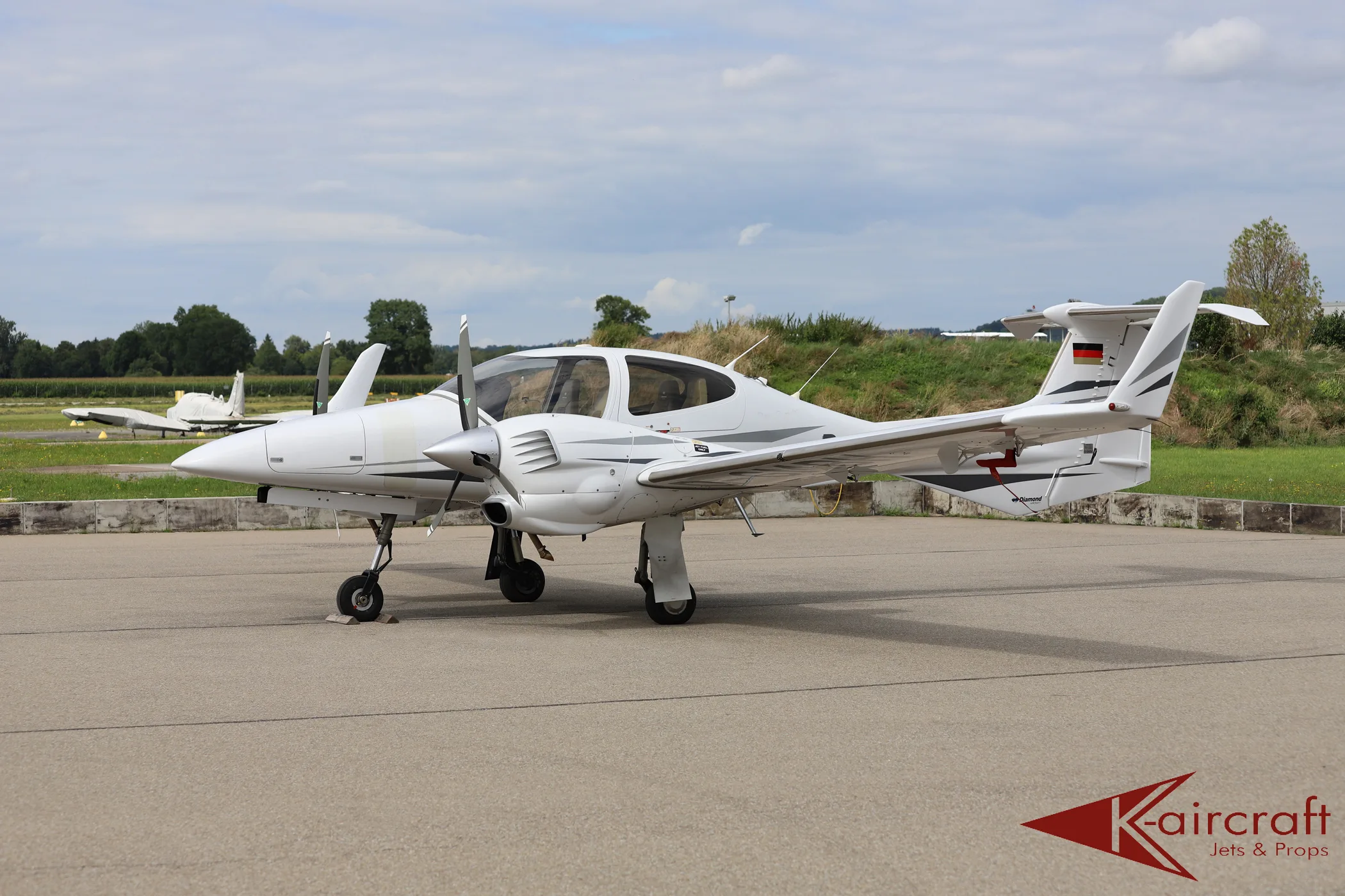Exterior view of a 2007 Diamond da 42 platinum 238.
