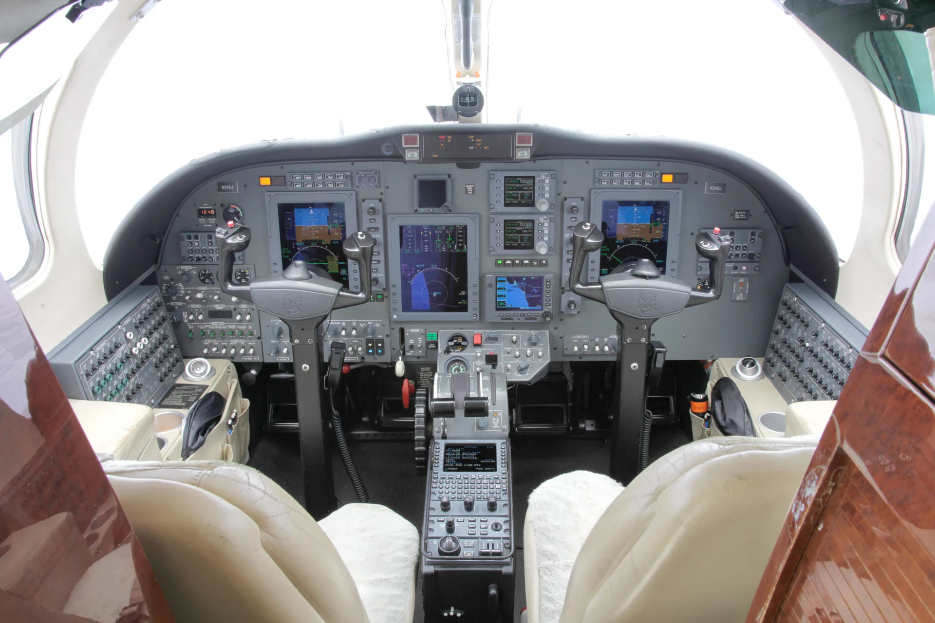 Cockpit and instrument panel of a 2007 Cessna Citation CJ3.